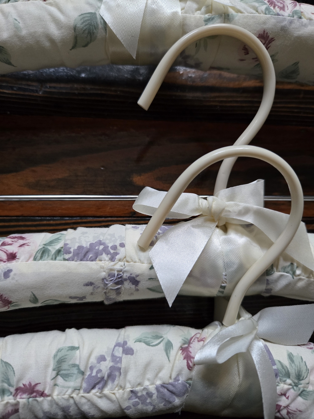 Vintage Cottagecore Floral Padded Hangers | Set of 5 | Satin Bows Shabby Chic - Picture 4 of 9